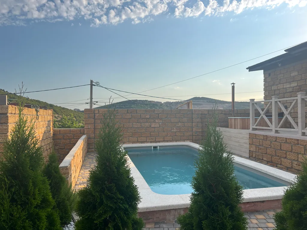 Уютный номер в доме с беседкой и бассейном