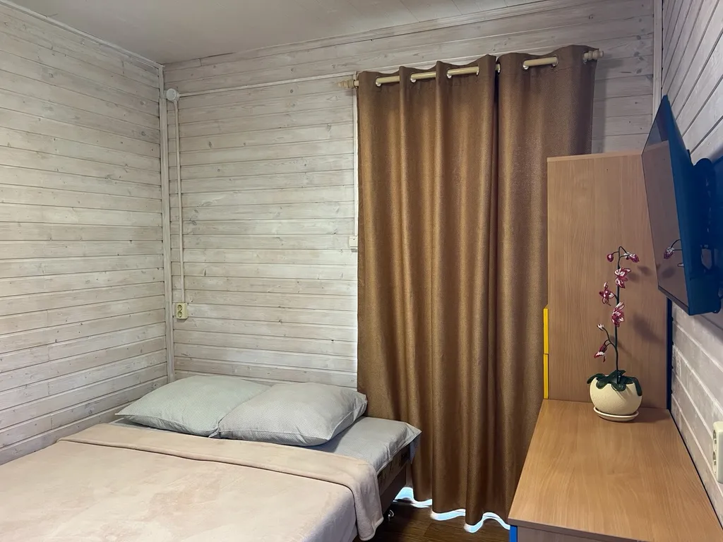 Уютный номер в доме с беседкой и бассейном