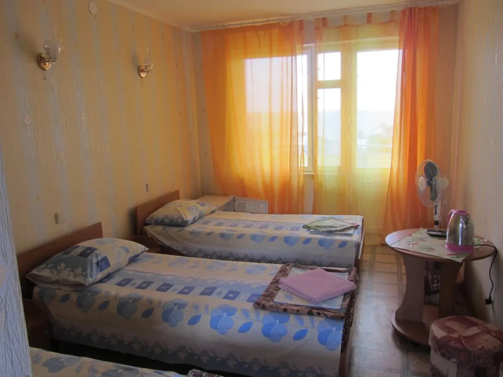 Трёхместный номер комфорт — Крымские дачи, фото 1 из 5