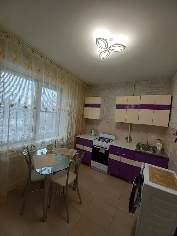 Квартира однокомнатная в микрорайоне 5-й, 40 м², Камышин — кухня, фото 2
