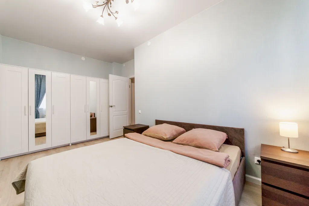 Квартира двухкомнатная на улице Родионовой, 55 м², Нижний Новгород — спальня, фото 12