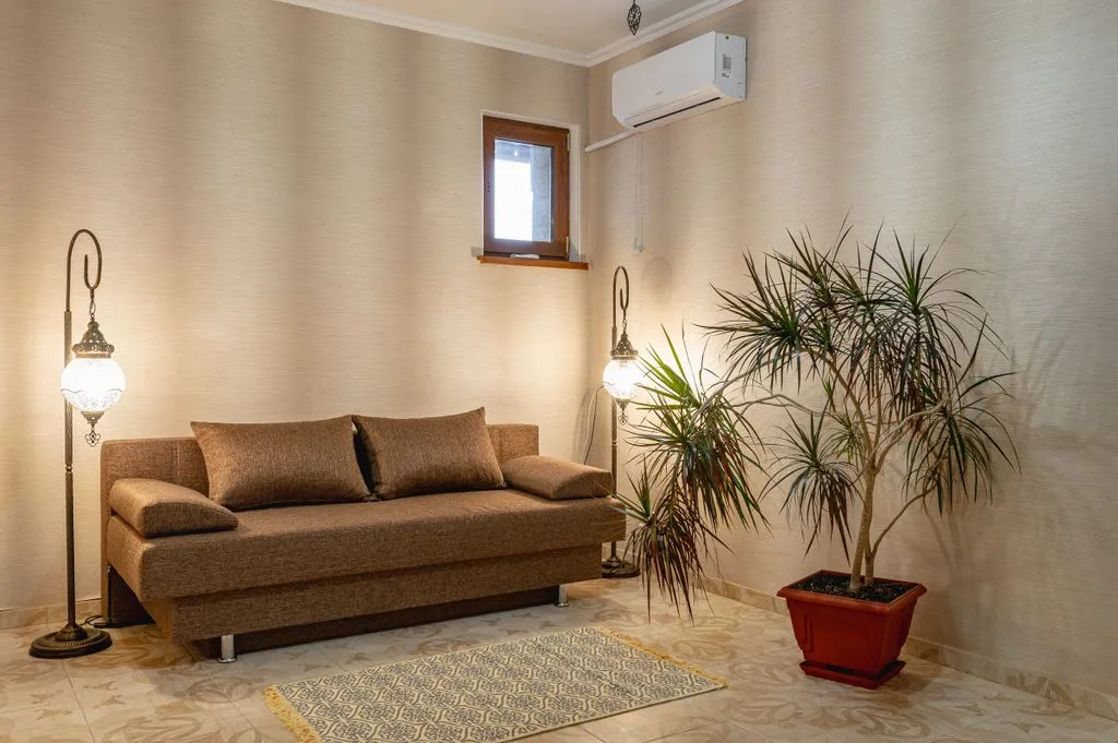 Семейный номер семейный номер с видом во двор (Family Room Inside View) — детали