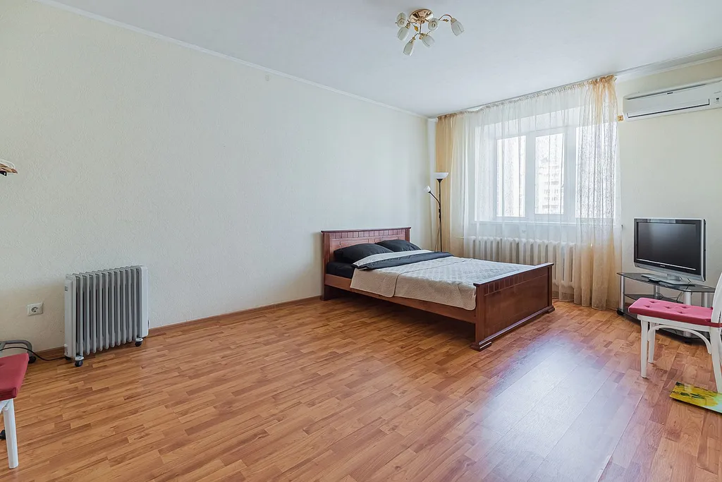Квартира двухкомнатная в Нижегородском, 65 м², Нижний Новгород — спальня, фото 6
