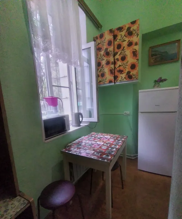 Квартира трёхкомнатная на улице Толстого, 50 м², Ялта — фото 12