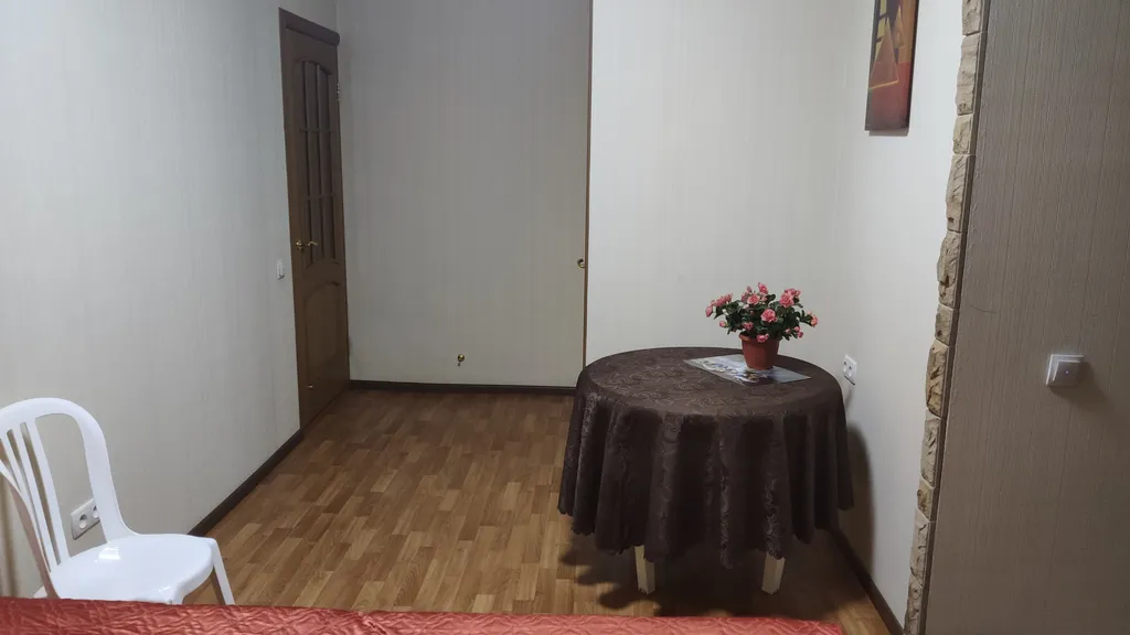 Квартира трёхкомнатная на улице Троллейбусной, 60 м², Симферополь — фото 7