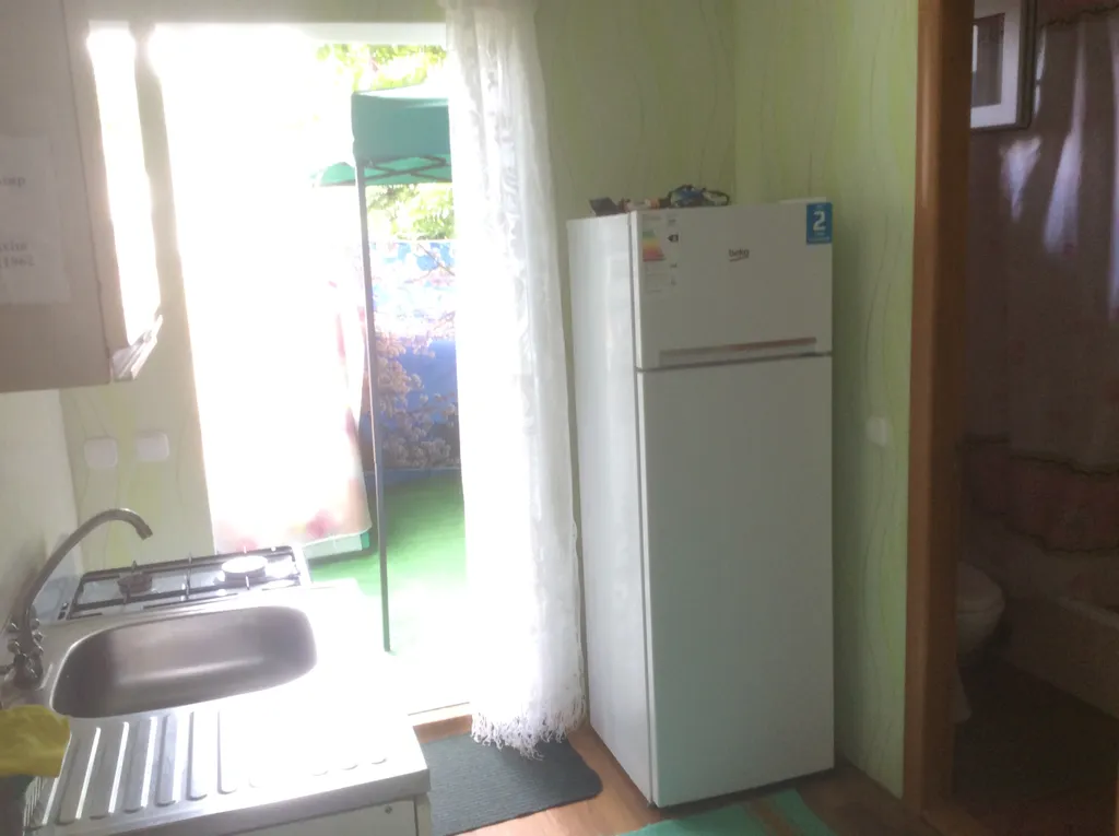 Дом 3-местный на улице Краснофлотской, 20 м², Алушта — кухня
