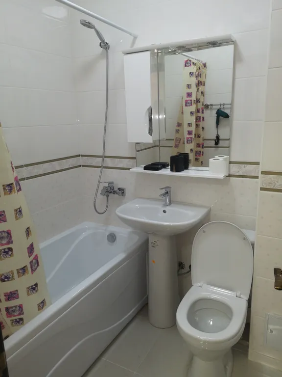 Студия однокомнатная на улице Нелюбина, 48 м², Ессентуки — ванная комната