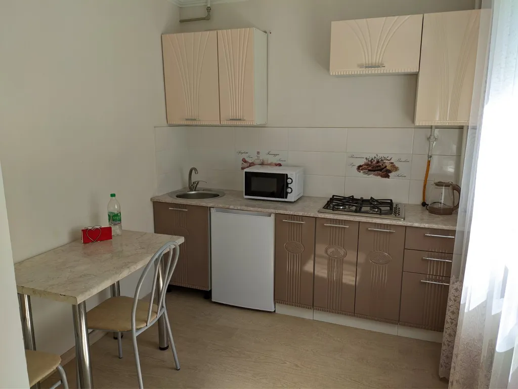 Квартира однокомнатная в Ленинском, 36 м², Севастополь — кухня