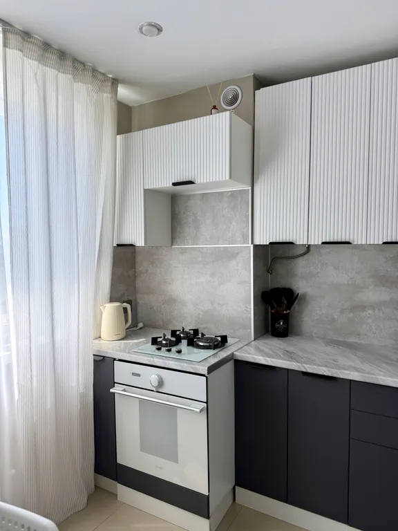 Квартира однокомнатная на проспекте Победы, 38 м², Евпатория — кухня, фото 2