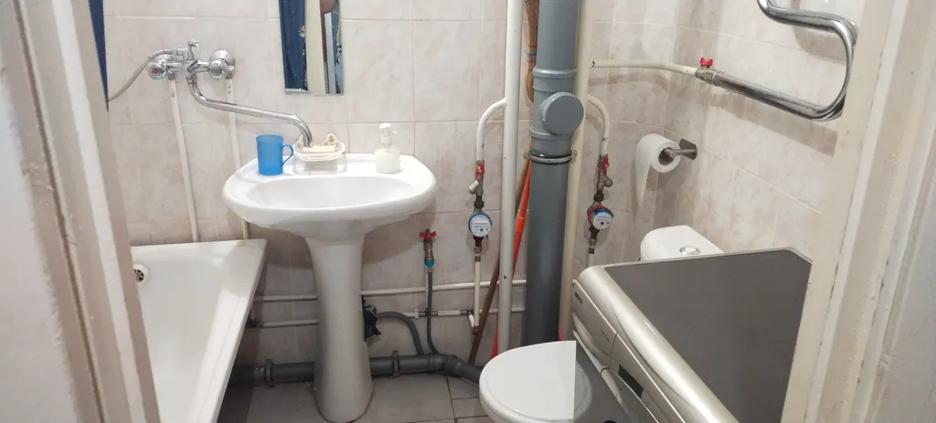 Квартира однокомнатная на проспекте имени Ленина, 32 м², Волжский — ванная комната, фото 3