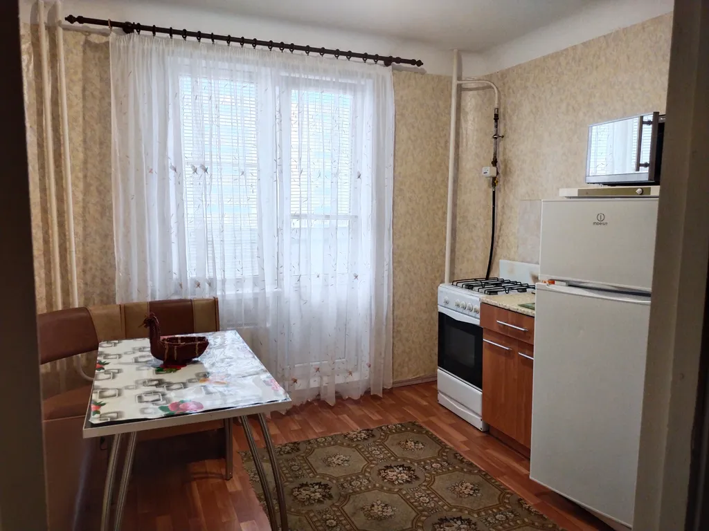 Квартира однокомнатная на проспекте имени Ленина, 32 м², Волжский — кухня