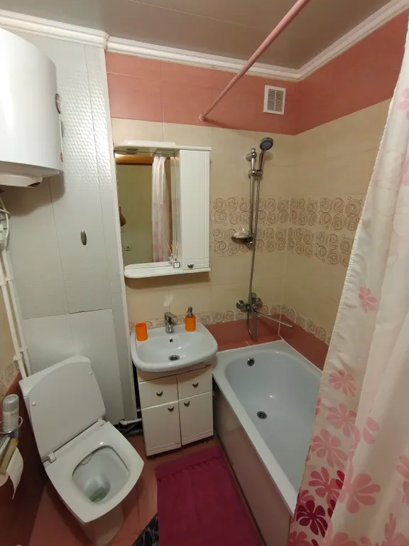 Квартира однокомнатная на улице Карской, 30 м², Тюмень — ванная комната