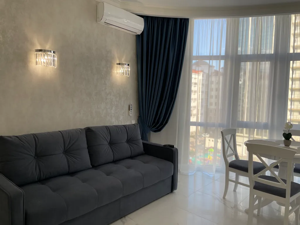 Квартира трёхкомнатная на улице Мире, 70 м², Геленджик — спальня, фото 9