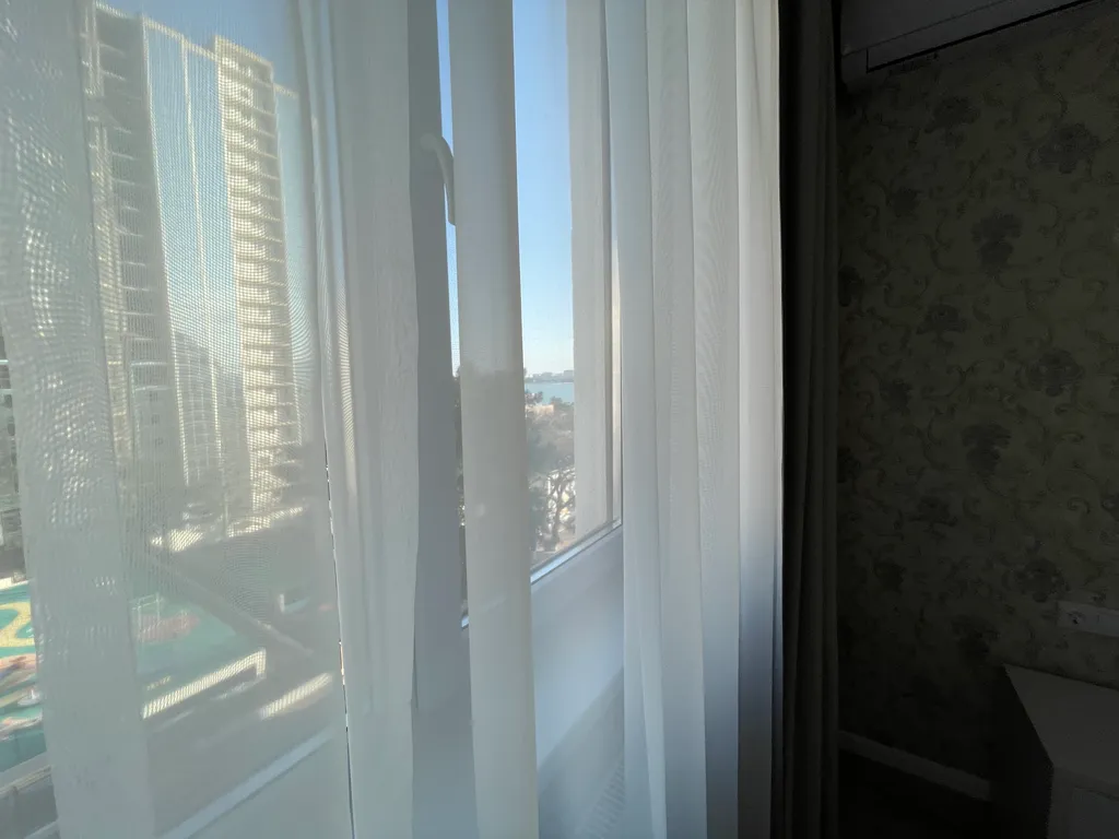Квартира трёхкомнатная на улице Мире, 70 м², Геленджик — вид из окна, фото 3