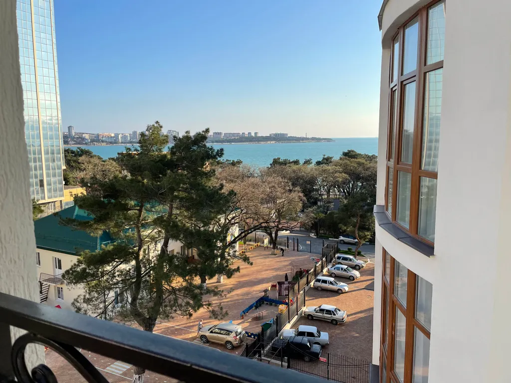 Квартира трёхкомнатная на улице Мире, 70 м², Геленджик — вид из окна, фото 6
