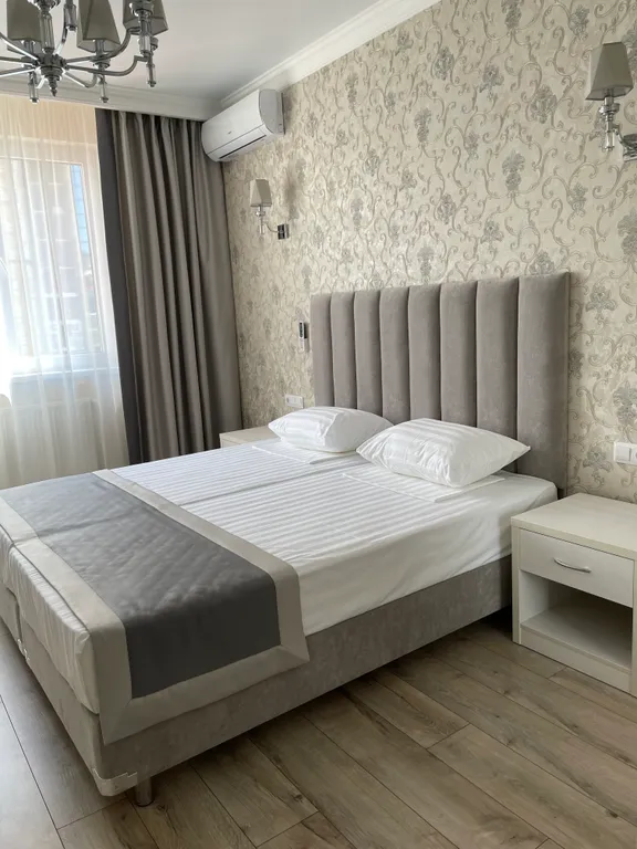 Квартира трёхкомнатная на улице Мире, 70 м², Геленджик — спальня, фото 2