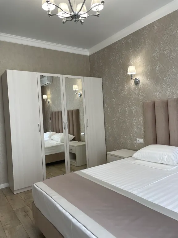 Квартира трёхкомнатная на улице Мире, 70 м², Геленджик — спальня, фото 13
