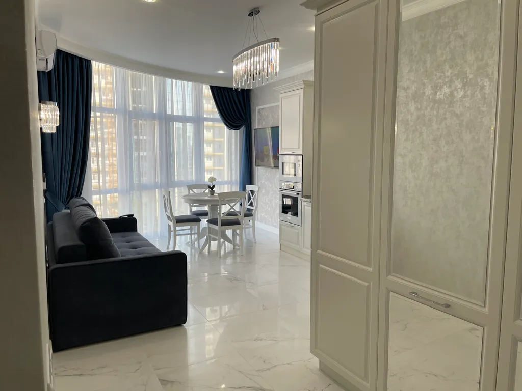 Квартира трёхкомнатная на улице Мире, 70 м², Геленджик — спальня, фото 3