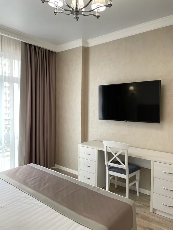 Квартира трёхкомнатная на улице Мире, 70 м², Геленджик — спальня, фото 5