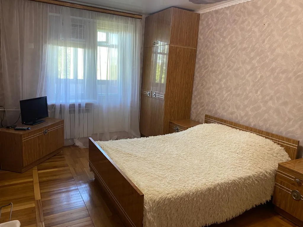 Квартира трёхкомнатная на улице Свободы, 70 м², Ессентуки — спальня, фото 5