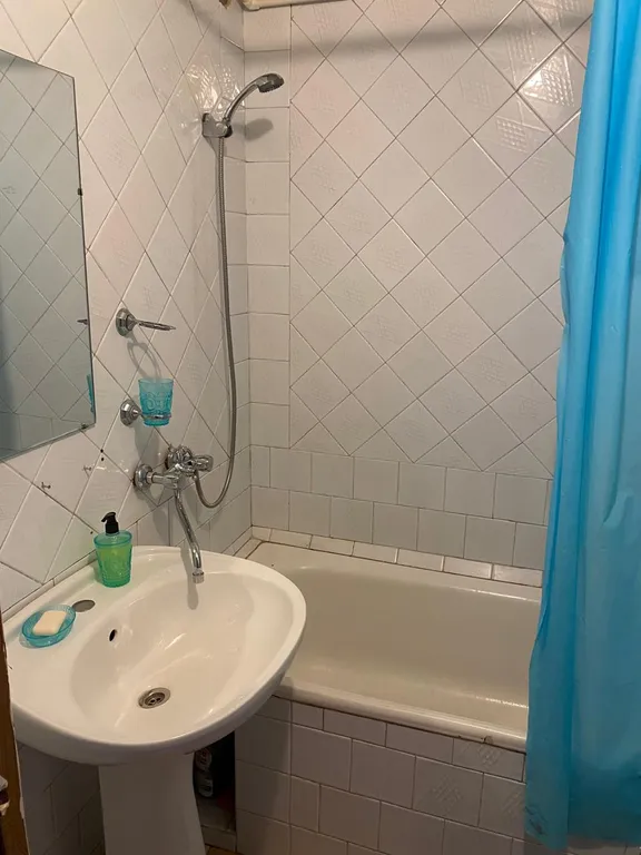 Квартира трёхкомнатная на улице Свободы, 70 м², Ессентуки — ванная комната