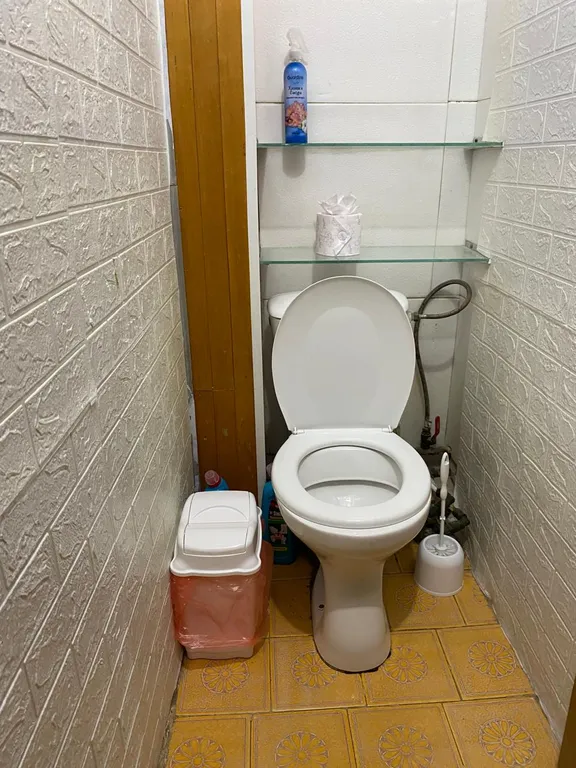Квартира трёхкомнатная на улице Свободы, 70 м², Ессентуки — ванная комната, фото 2