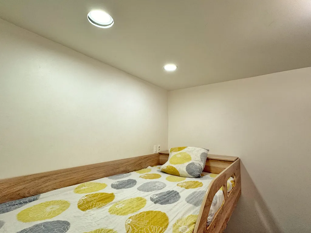 Квартира двухкомнатная на улице Максимова, 42 м², Ярославль — фото 16