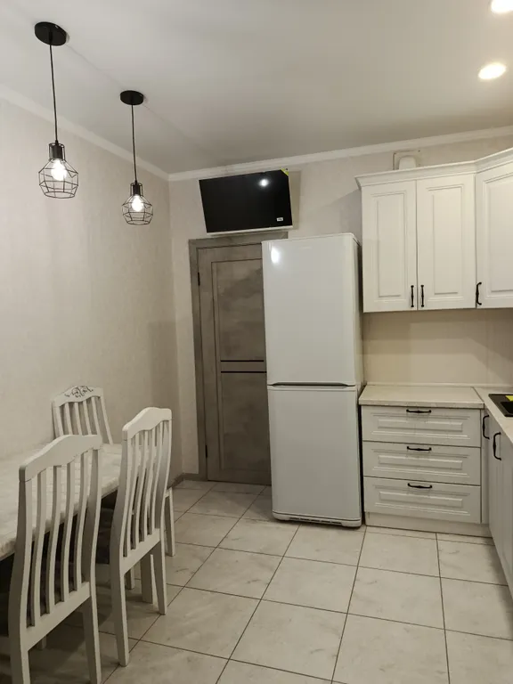 Квартира однокомнатная на улице Просторной, 42 м², Ессентуки — кухня, фото 3