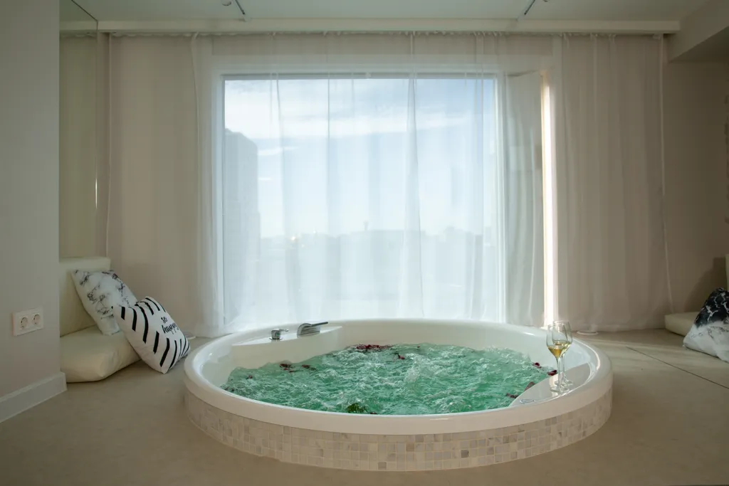 Белоснежный люкс с джакузи у Гринвича