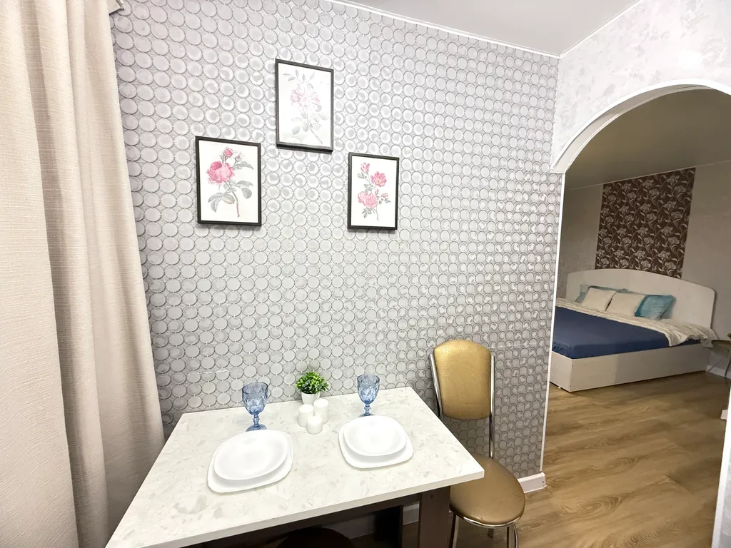 Квартира однокомнатная на улице Республики, 35 м², Тюмень — кухня, фото 4
