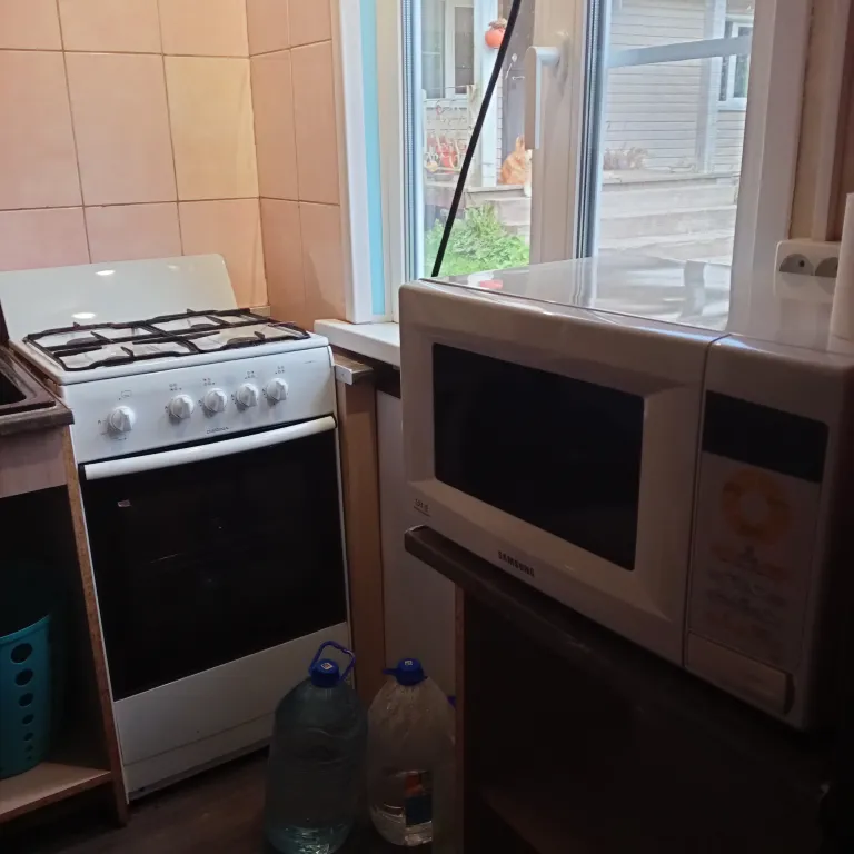 Дом 6-местный на улице Сержанта Щербакова, 75 м², Медянка — кухня, фото 3