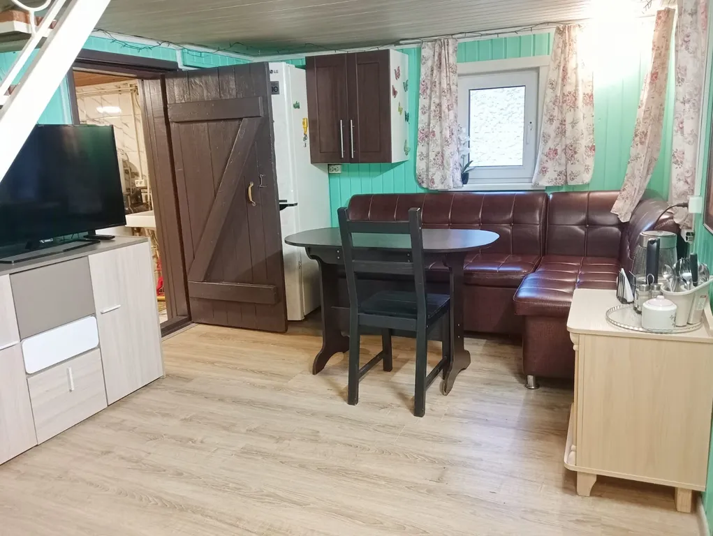 Дом 6-местный на улице Сержанта Щербакова, 75 м², Медянка — кухня, фото 4