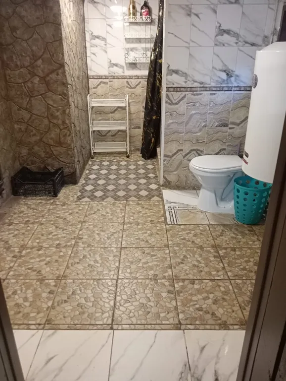 Дом 6-местный на улице Сержанта Щербакова, 75 м², Медянка — ванная комната, фото 3