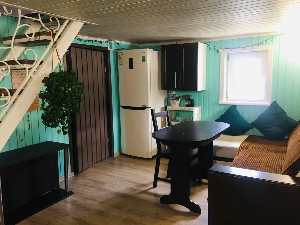 Дом 6-местный на улице Сержанта Щербакова, 75 м², Медянка — кухня