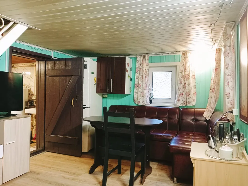 Дом 6-местный на улице Сержанта Щербакова, 75 м², Медянка — кухня, фото 2