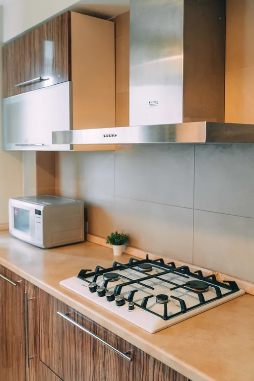 Студия однокомнатная в переулке Ново-Чернушенском, 45 м², Смоленск — кухня, фото 4