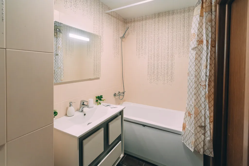 Студия однокомнатная в переулке Ново-Чернушенском, 45 м², Смоленск — ванная комната, фото 9