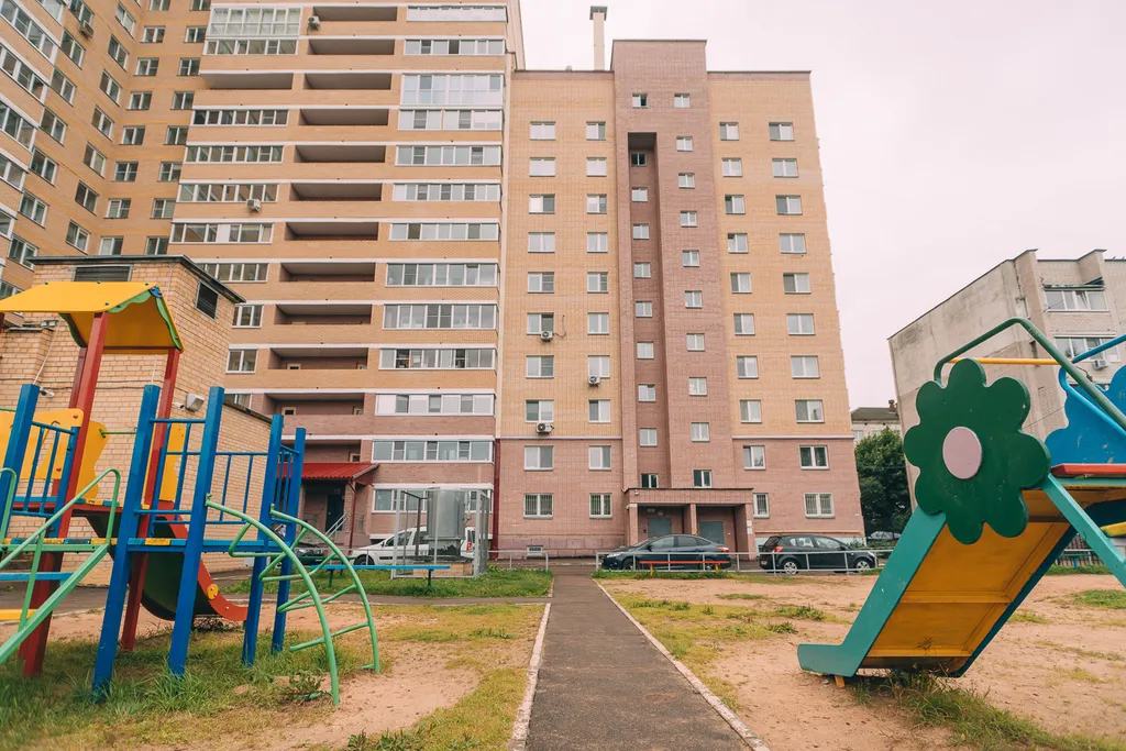 Студия однокомнатная в переулке Ново-Чернушенском, 45 м², Смоленск — двор, фото 2