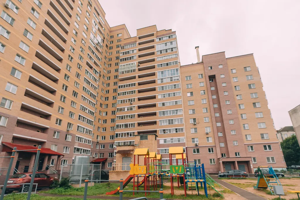 Студия однокомнатная в переулке Ново-Чернушенском, 45 м², Смоленск — двор, фото 3