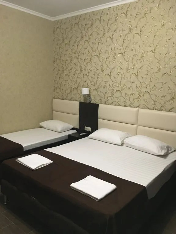 Трёхместный номер улучшенный — Gold Hotel, фото 5 из 5