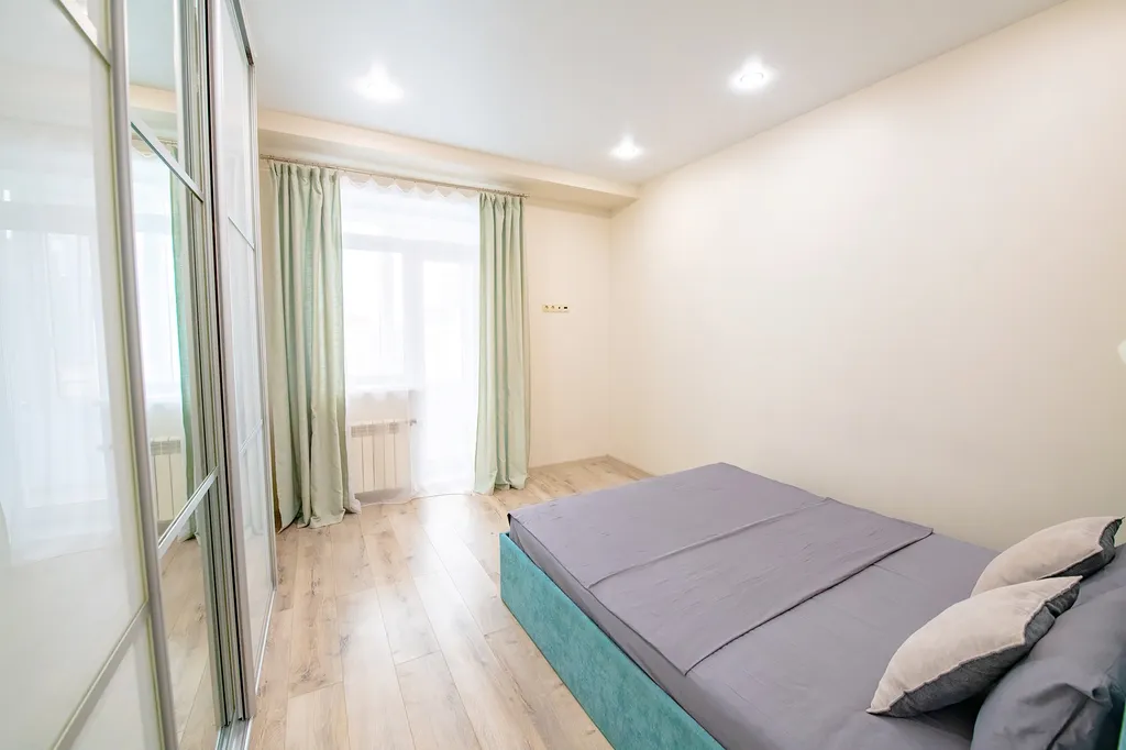 Квартира однокомнатная в Ленинском, 55 м², Владивосток — спальня, фото 4