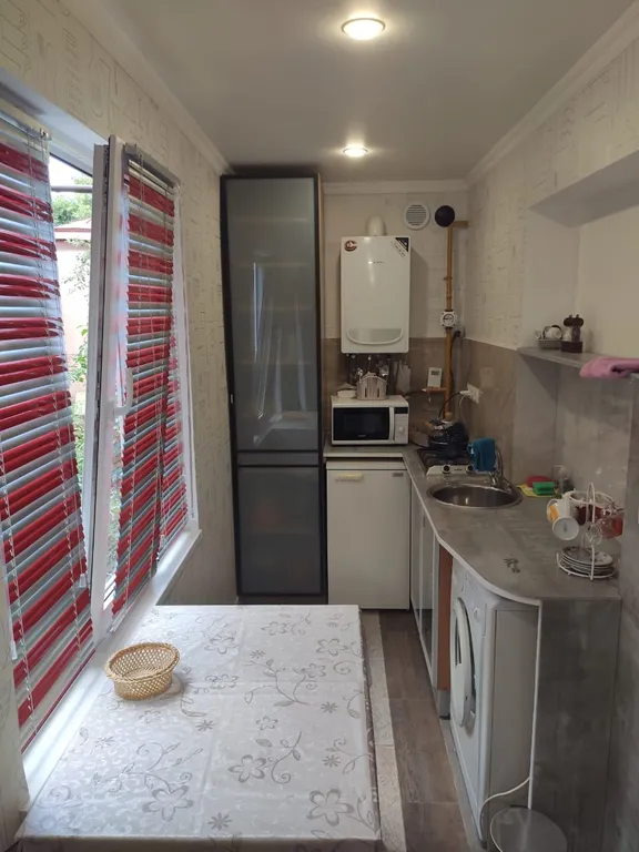 Квартира двухкомнатная на улице Ксении Ге, 35 м², Кисловодск — кухня, фото 2