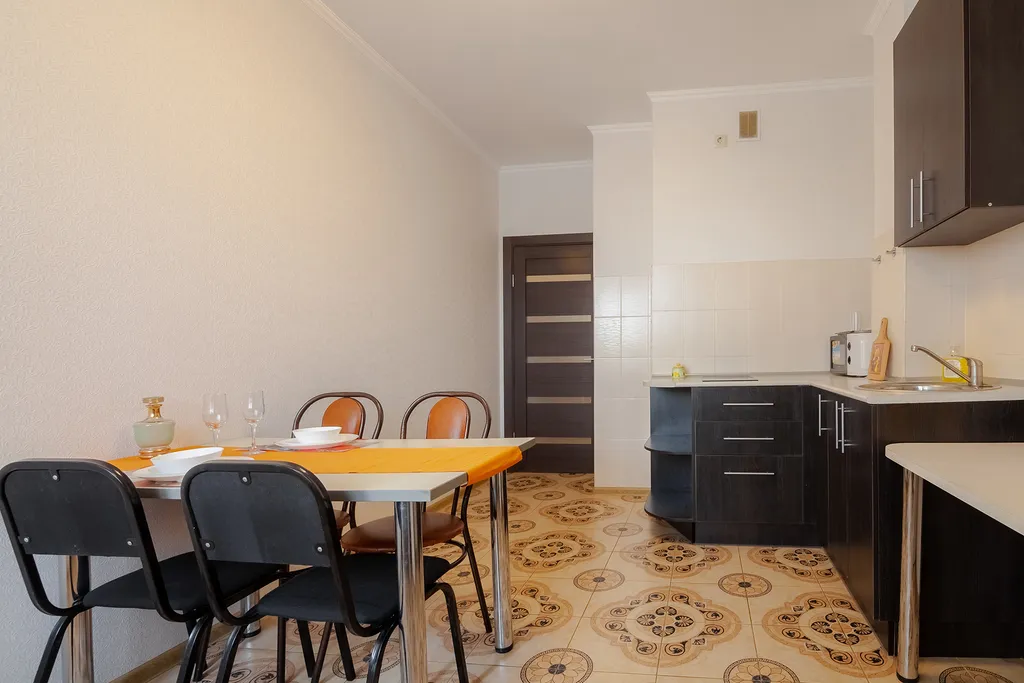 Квартира однокомнатная в Промышленном, 45 м², Самара — кухня