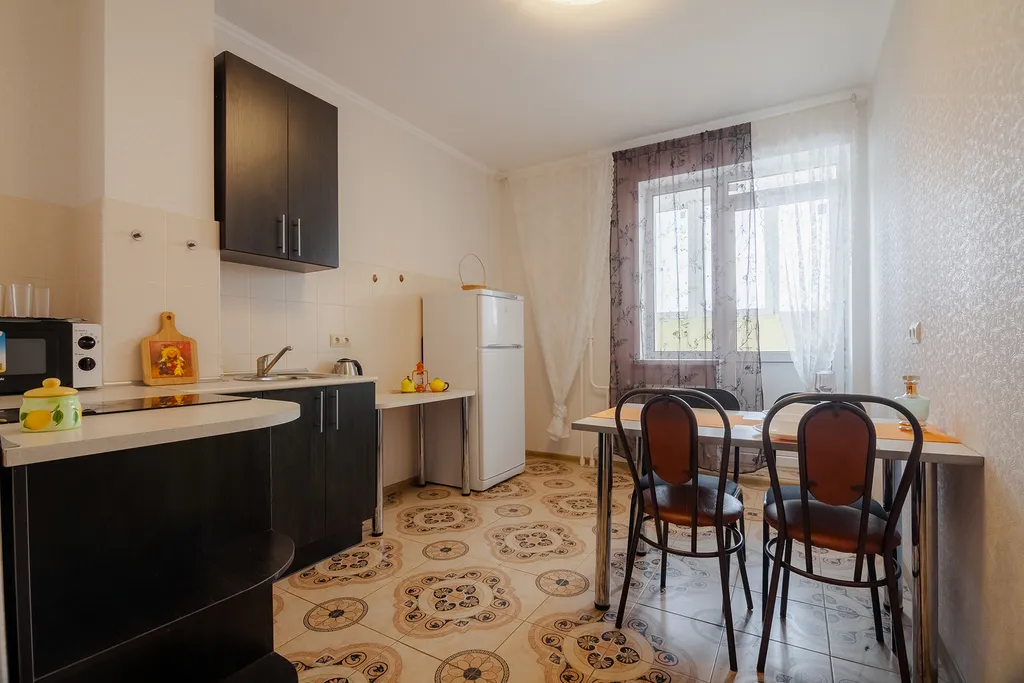 Квартира однокомнатная в Промышленном, 45 м², Самара — кухня, фото 3