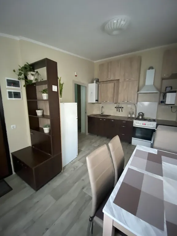 Квартира двухкомнатная на улице Свердлова, 50 м², Ялта — кухня, фото 2