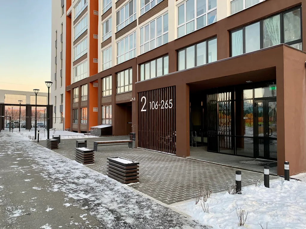 Апартаменты однокомнатные на улице Обдорской, 30 м², Тюмень — двор