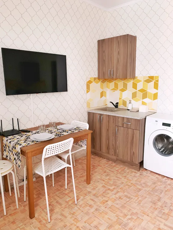 Студия однокомнатная в Центральном, 30 м², Красноярск — кухня, фото 3