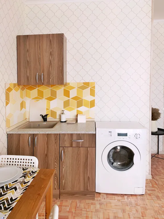 Студия однокомнатная в Центральном, 30 м², Красноярск — кухня, фото 5