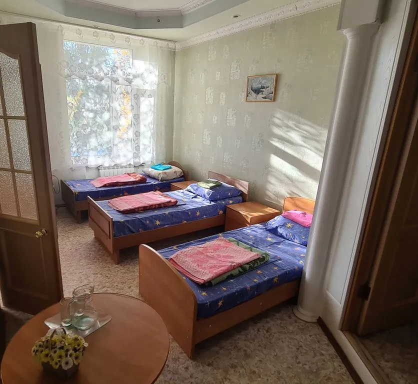 Многоместный мужской номер кровать в 5ти местном — детали