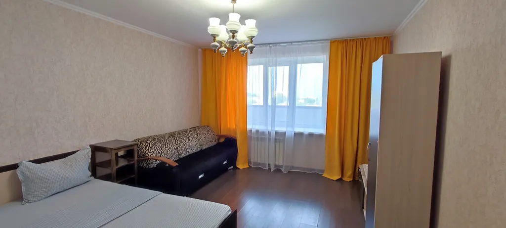 Квартира однокомнатная у метро Гагаринская, 45 м², Самара — спальня, фото 2